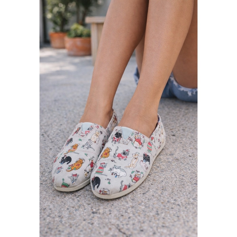 New Toms Cats Holiday Christmas Slip On Shoes Women's size 6.5